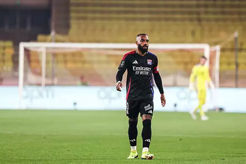 زميل جديد لحجازي.. نيوم السعودي يعلن ضم لاكازيت